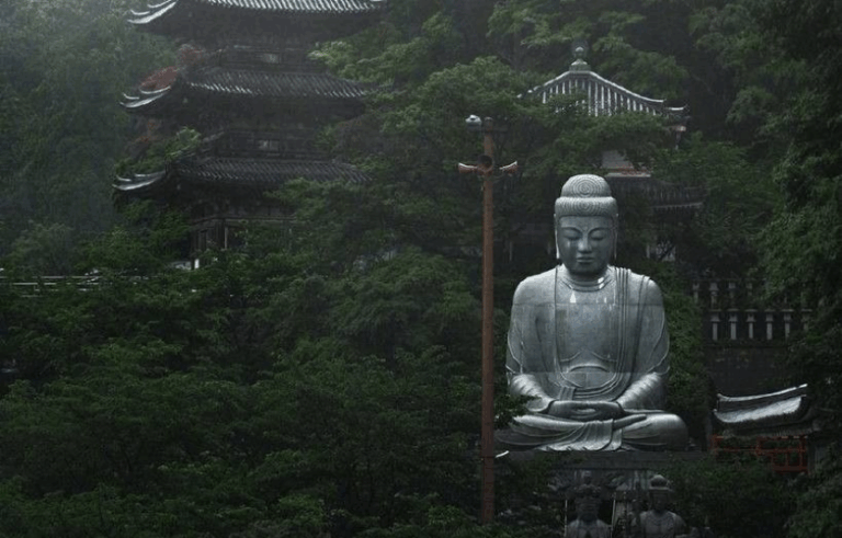 Статуетка Будди як символ внутрішнього спокою