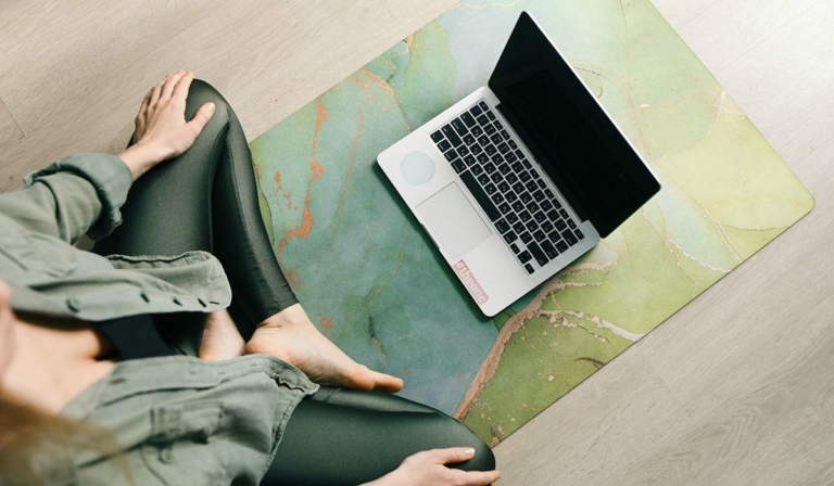 Йога онлайн: як почати практику вдома