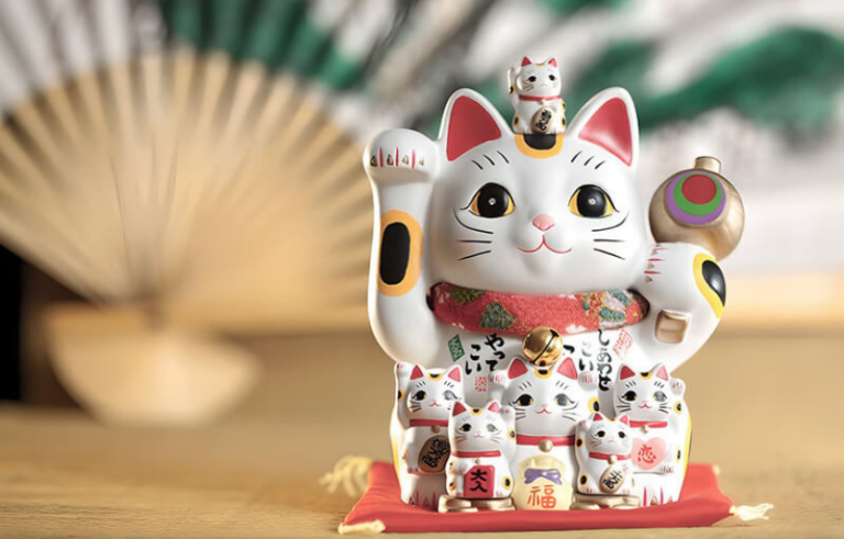 Манекі неко: символ удачі у східній культурі